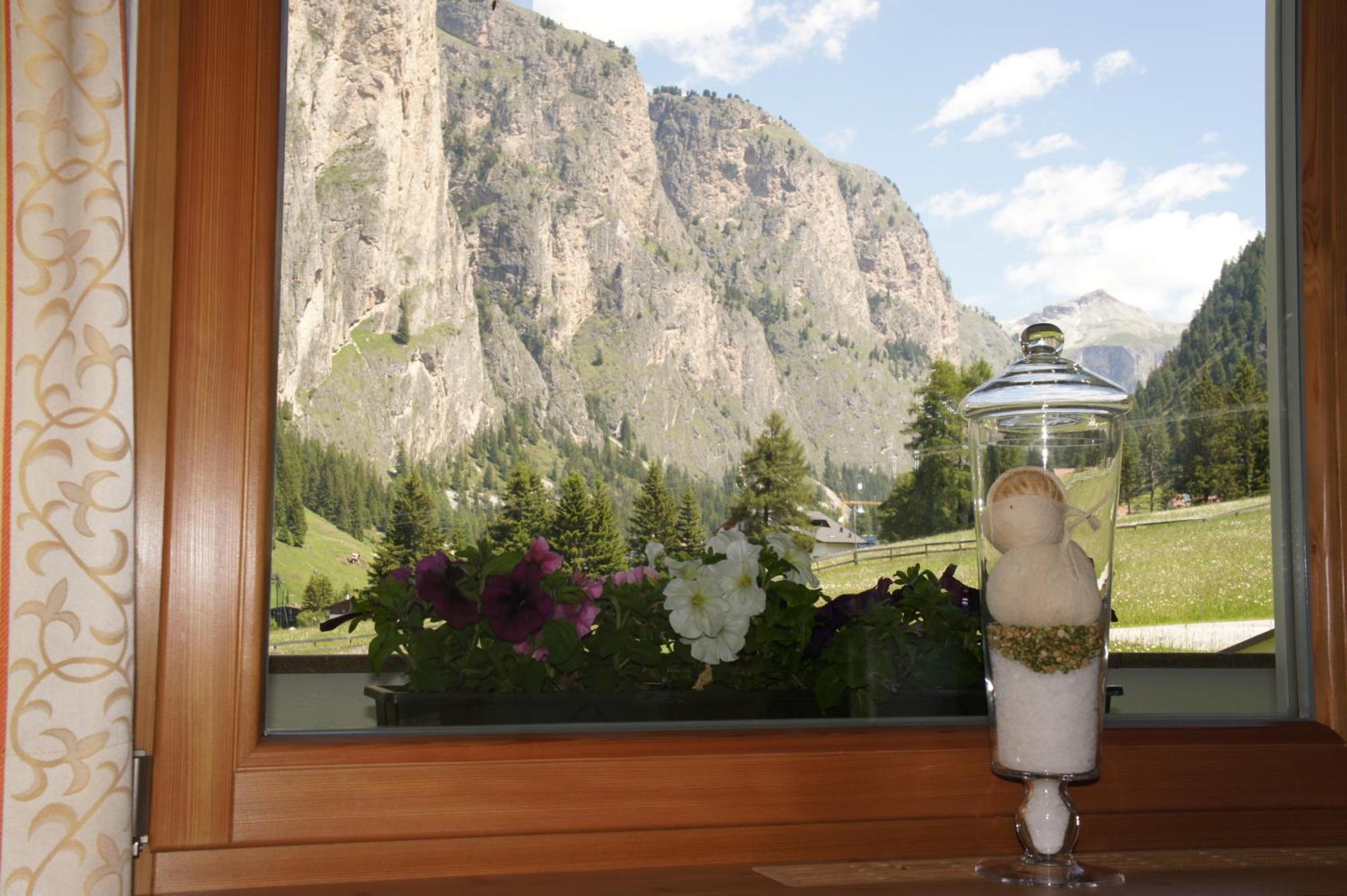 Garni Hotel Bel Vert Selva di Val Gardena Luaran gambar